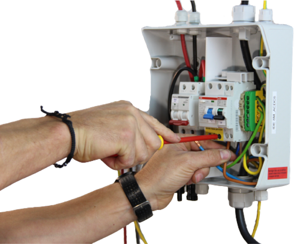 fermeture coffret acdc serrage des bornes